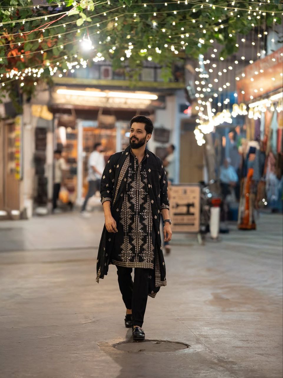 Foral Embroidered Kurta Pyjama with Stole