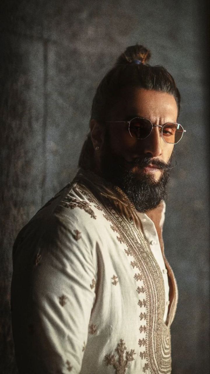 Lemon Grass Nick  Embroidered Kurta Pyjama Set.